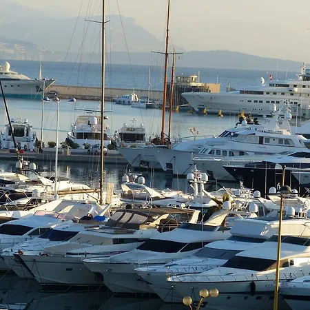 Des Iles Apartament
